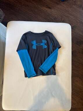 Under Armour Boy's Size 4 Allseasongear Long Sleeve Layered Look Graphic Shirt